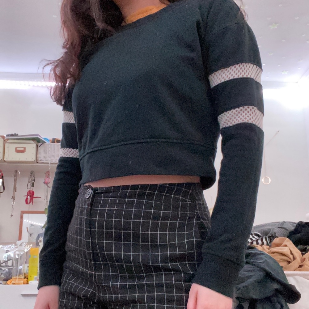 Mesh Sleeve Cropped Sweatshirt